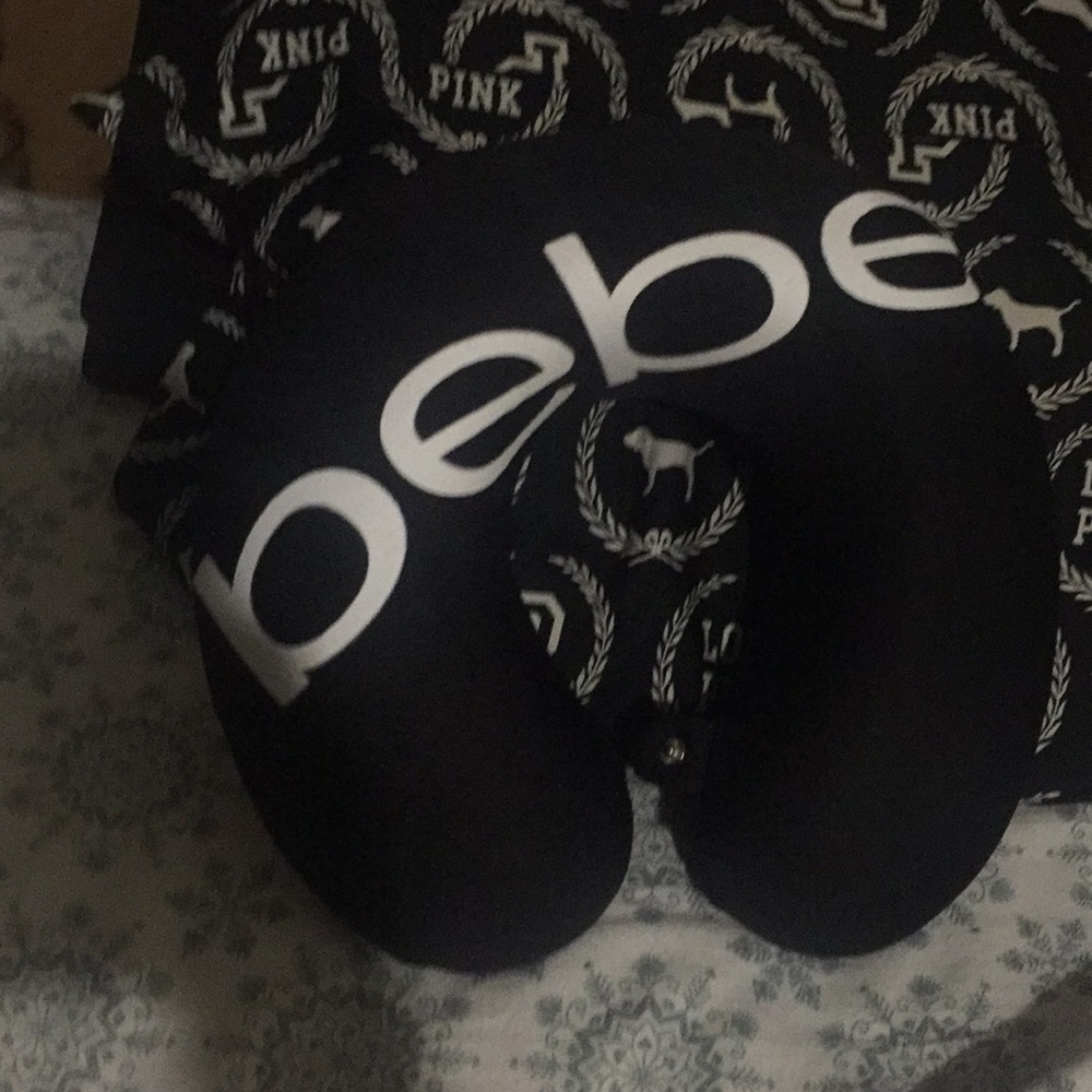 Bebe neck roll rest black & White. 😴